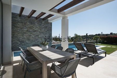 Alquiler de casa o chalet independiente en Avenida de los Acebos - Photo 3