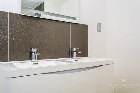 3 bedroom end of terrace house to rent - Photo 2