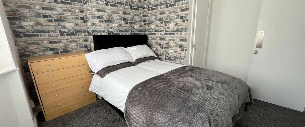 Weston Street Room 4 - Photo 1