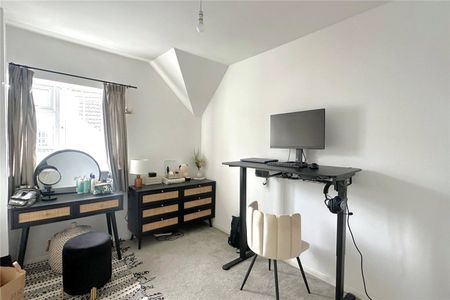 Belmont Mews, Camberley, Surrey, GU15 - Photo 5