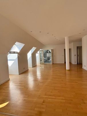 Dachgeschossmaisonette ~ ca. 140 m² ~ 3 Zimmer ~ großer Wohnbereich und Terrasse - Photo 1