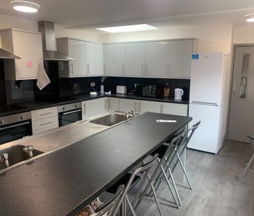 1 bedroom in a house share to rent - Photo 2