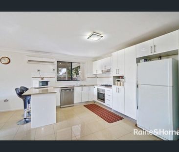 SPACIOUS HOUSE CLOSE TO INGLEBURN CBD - Photo 5