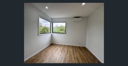 Bright and spacious townhouse located in the vibrant area Doncaster - Photo 3