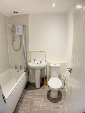 2 bedroom terraced house to rent - Photo 2