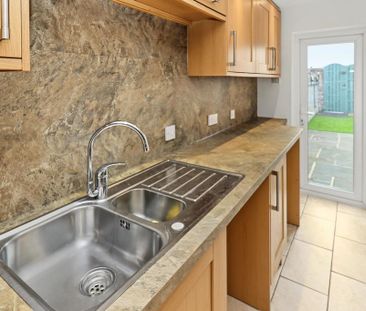 2 bedroom terraced house to rent - Photo 4