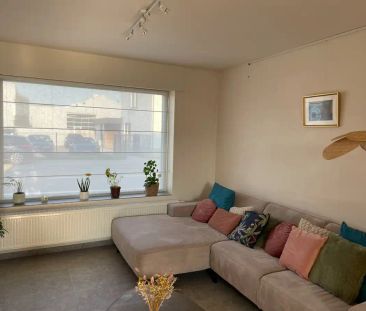 Twee slaapkamer gezinswoning (type halfopen) met ruim terras - Photo 1