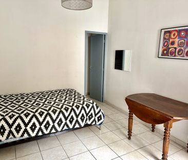 Location Appartement 2 pièces 50m² NIMES 30000 - Photo 3