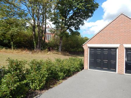 4 bedroom semi-detached house to rent - Photo 4