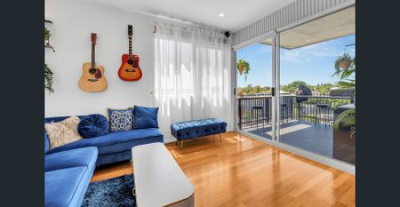 Stylish partially furnished apartment living in the heart of Preston - Photo 3