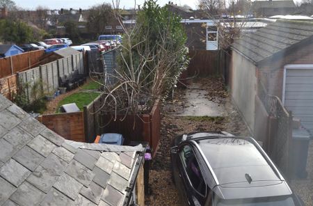 2 bedroom end of terrace house to rent - Photo 5