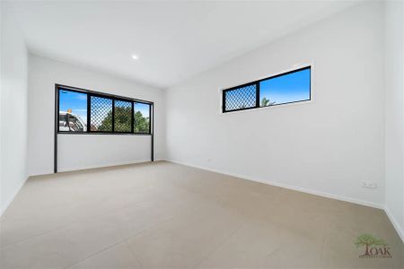 “Lovely low-set unit, one bedroom with two living spaces” - Photo 5
