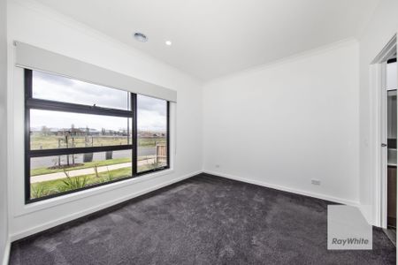 Modern Family Living with Space & Comfort - Photo 3