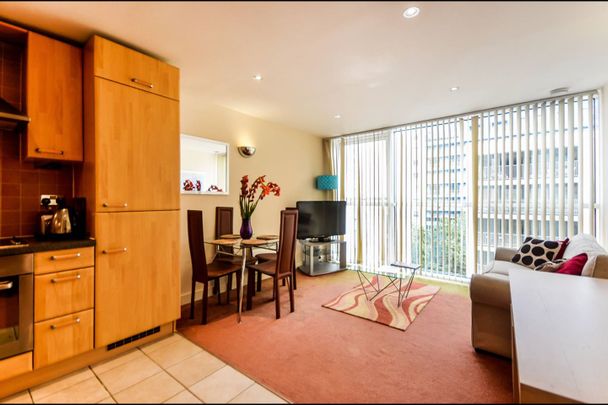 1 Bed Flat, Aegean Apartments, E16 - Photo 1