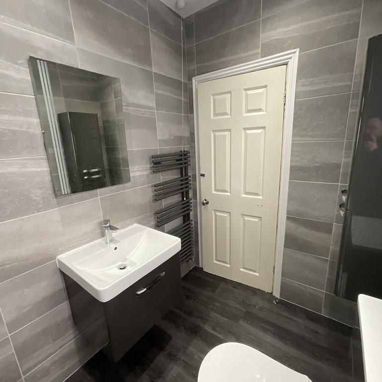 2 bedroom end of terrace house to rent - Photo 1