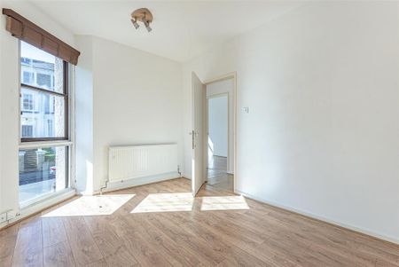 3 bedroom flat to rent - Photo 4