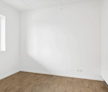 Lys og funktionel lejlighed med altan i Nørresundby - Foto 3