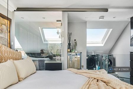 1 bedroom in a flat share to rent - Photo 4