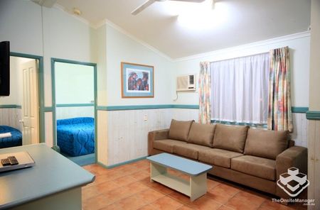 Gold Coast Short Term Rental, 2 Bedroom Palm Cottage, Min 4 week stay, Fully Furnished - Photo 4