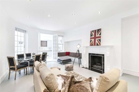 Charming two bedroom flat with high ceilings, own entrance, spacious reception room and private terrace. - Photo 2