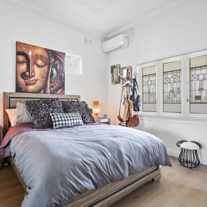 Charming Three-Bedroom Home in a Prime Earlwood Location - Photo 1