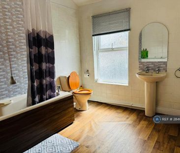 1 bedroom in a house share to rent - Photo 5