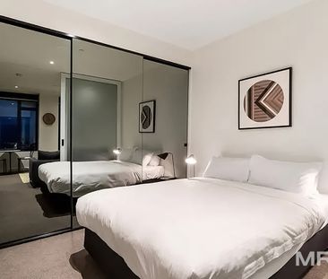 Fully furnished city retreat with designer style - Photo 6