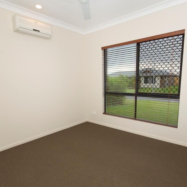 SPACIOUS THREE BEDROOM HOME, IN SOUGHT AFTER WHITE ROCK! - Photo 1