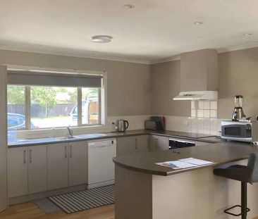 Spacious 4-Bedroom House in Prime Belfast Location - Photo 1