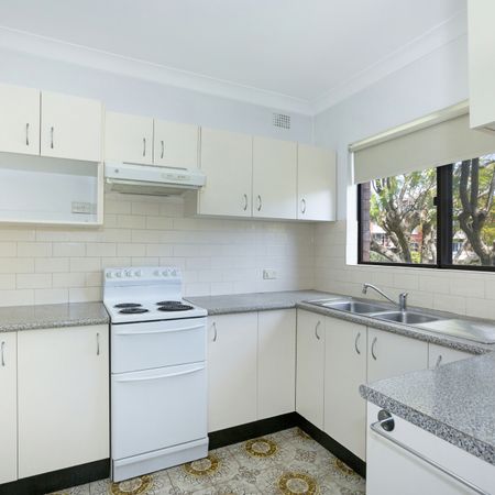 Well Presented 2 Bedroom Apartment - Photo 3