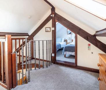 Farmhouse - Photo 1