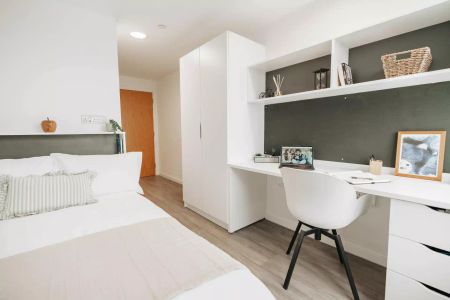 Silver En Suite (Lower Floors) - Photo 2