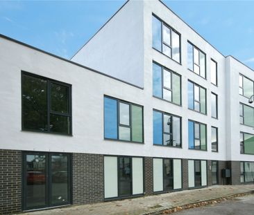 High Street, - Photo 3