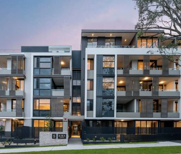 Beautifully Appointed North Facing Apartment in Quiet Location - Photo 3