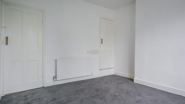 3 bedroom end of terrace house to rent - Photo 1