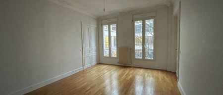 Appartement • Saint Philippe du Roule - Photo 3
