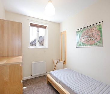 2 bed Flat to rent - Photo 4