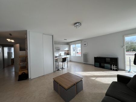 Location Appartement 3 pièces 75m² LA ROCHELLE 17000 - Photo 2