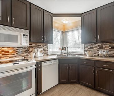 22 FERNWOOD Crescent, Hamilton, Ontario, L8T3L1 - Photo 1