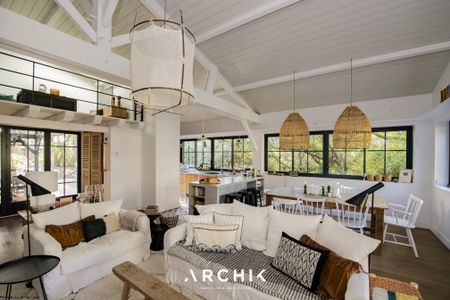 Architecture traditionnelle de style Gaume, cette maison de 115 m2 intégrée à la nature, s'étend sur un terrain de 800 m2 et fait face à la Dune du Pilat dans un des plus vieux quartiers éponymes. - Photo 3