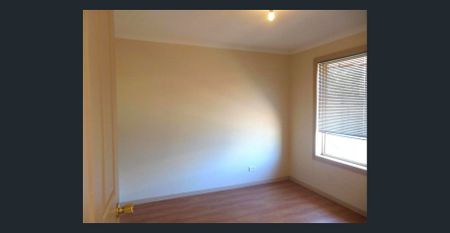 Neat and Comfortable Family Home in Prime Location! - Photo 3