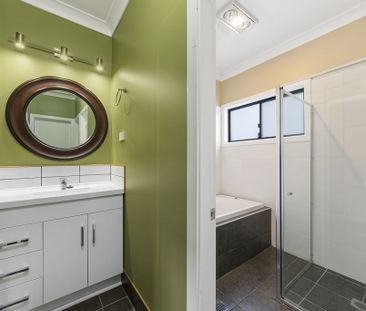 Private residence with large barn shed - Photo 6