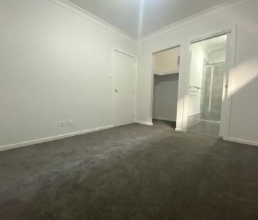 Charming Family Home! - Photo 1