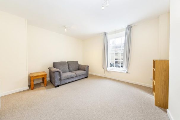 2 Bed Flat - Photo 1