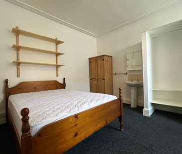 We are pleased to offer To Let this quiet, clean and comfortable gr... - Photo 3