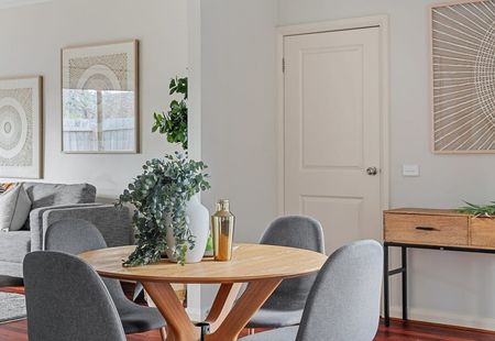 Spacious & Stylish 2-Bedroom Home in Private Bonbeach Location - Photo 2