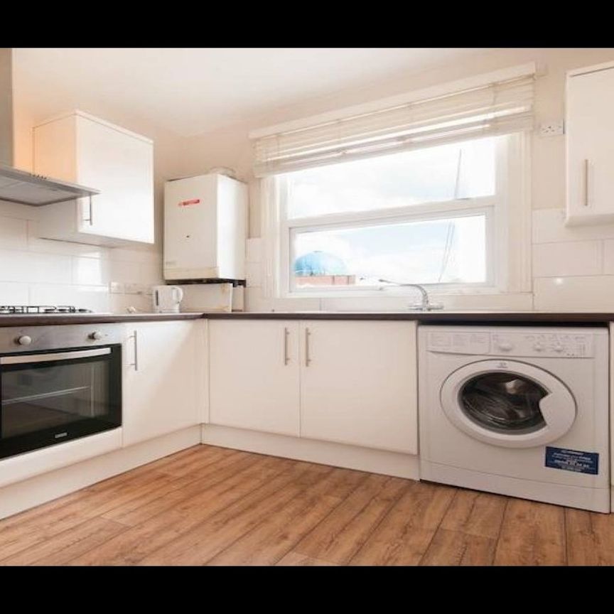 1 Bed Flat, Stoke Newington Road, N16 - Photo 1
