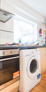 Heaton Grove, Heaton - Photo 3