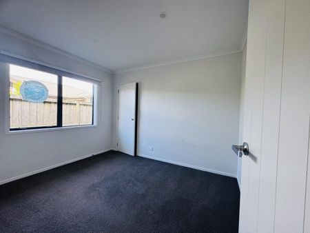 Charming Family Home - Photo 3