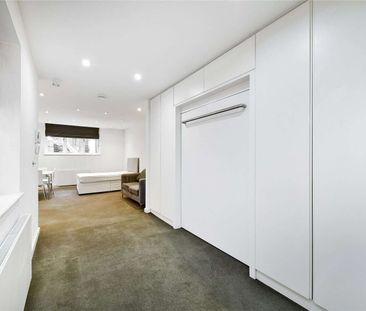 A spacious studio apartment in the heart of South Kensington with its own private patio. - Photo 1